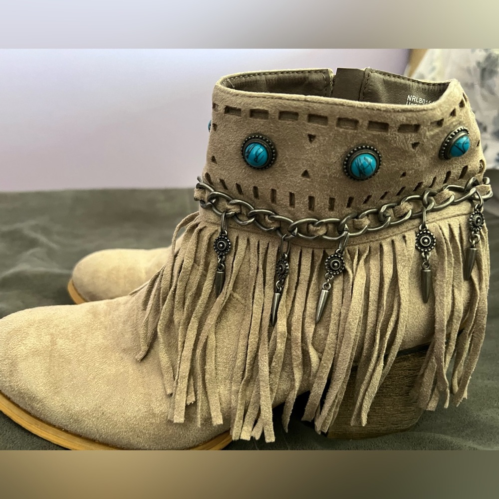 Stunning going out boot!